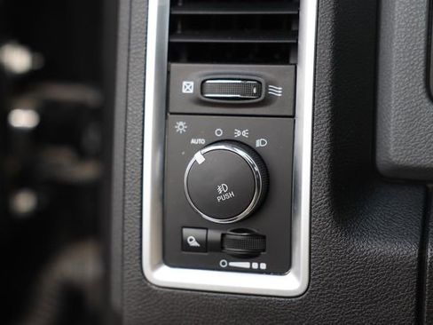 Used 2017 RAM 1500 SLT RWD image 41