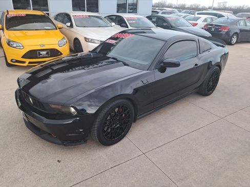 Used 2010 Ford Mustang GT Premium image 1