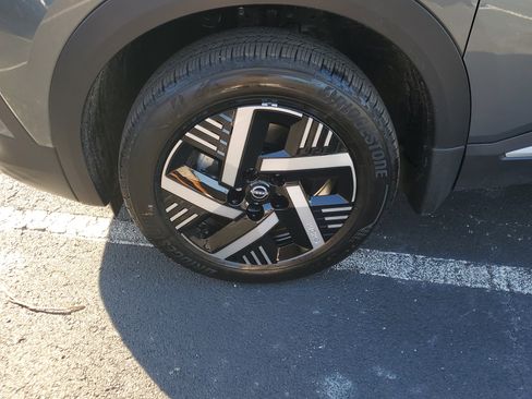 New 2026 Nissan Kicks SV image 4