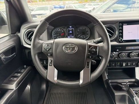 Used 2022 Toyota Tacoma TRD Off-Road w/ Technology Package AWD/4WD image 25