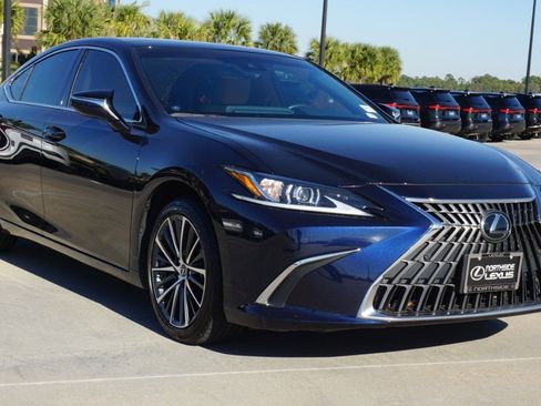 Certified 2025 Lexus ES 350 w/ Premium Package image 3