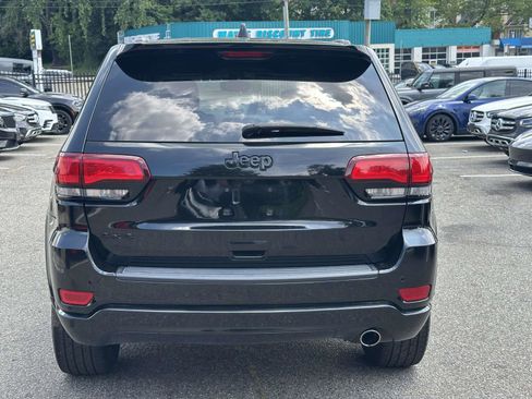 Used 2018 Jeep Grand Cherokee Altitude AWD/4WD image 4