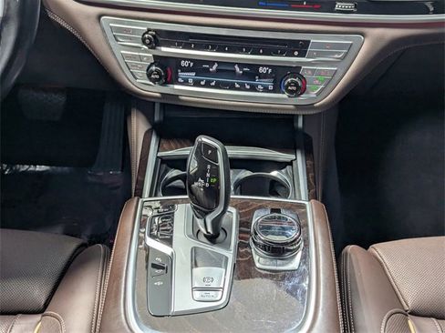 Used 2020 BMW 750i xDrive 750i xDrive w/ Executive Package image 10