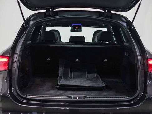 Used 2025 Mercedes-Benz GLC 300 4MATIC image 29