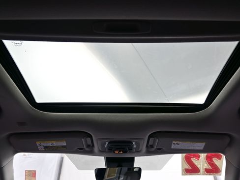 Used 2022 Toyota Corolla Cross XLE w/ Convenience Package image 17