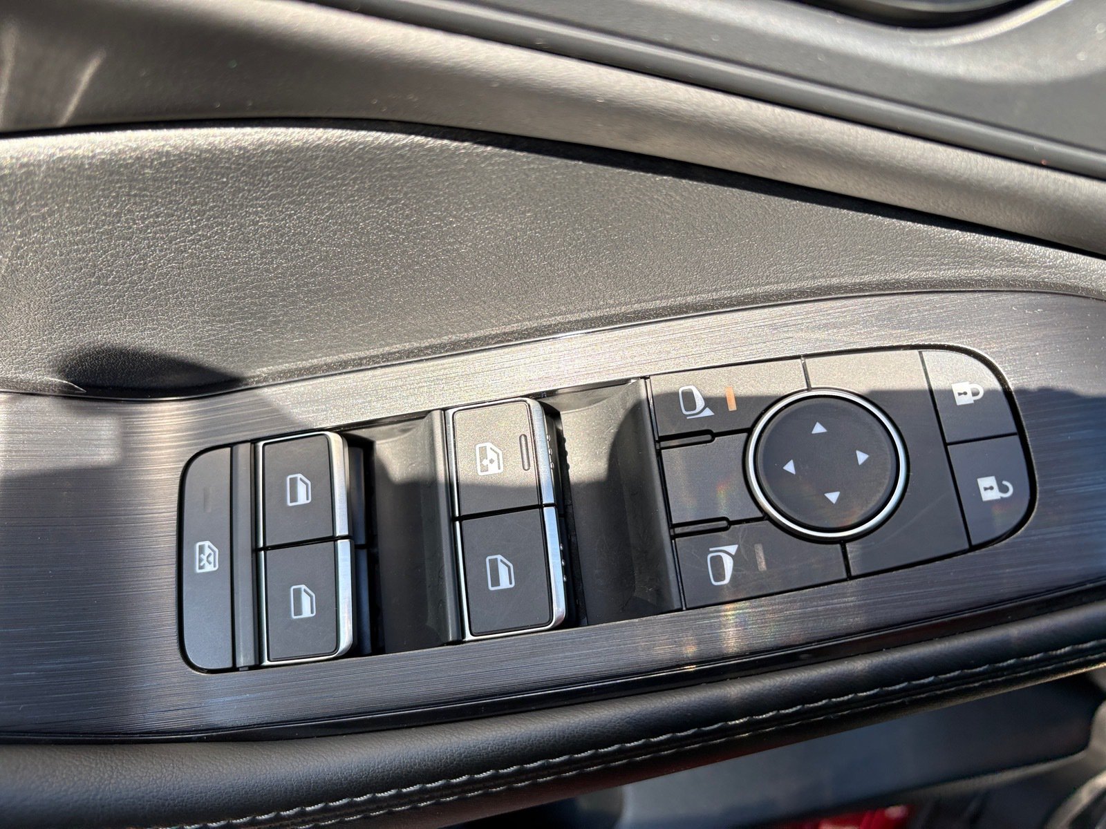 Used 2023 Nissan Rogue SL FWD image 16