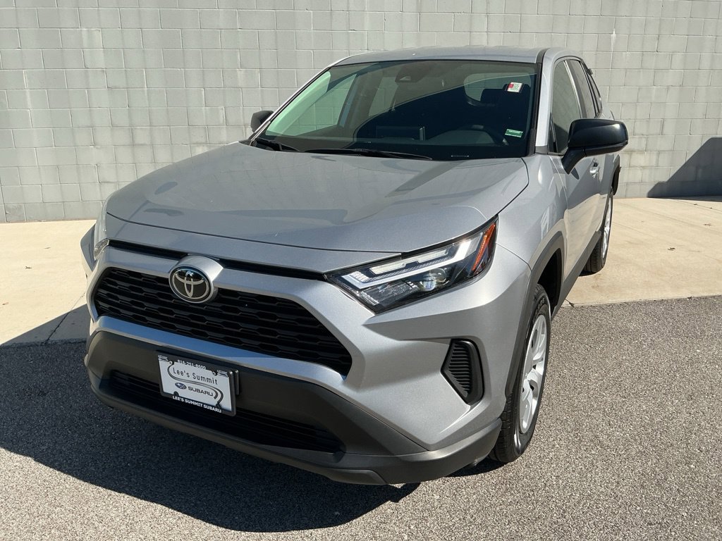 Used 2025 Toyota RAV4 LE AWD/4WD image 3