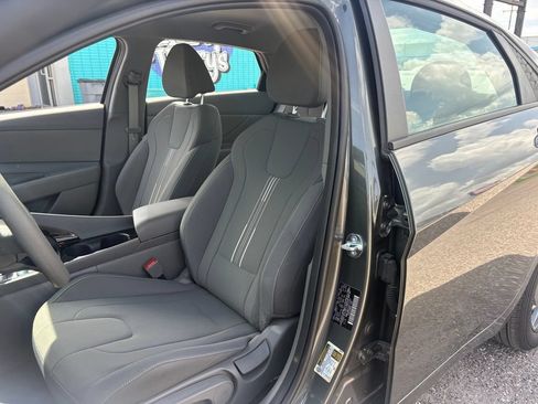 Used 2025 Hyundai Elantra Hybrid FWD image 9