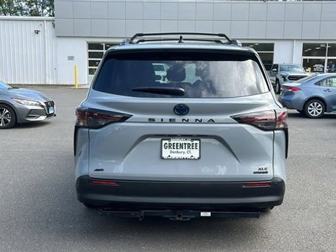 Certified 2024 Toyota Sienna XLE Woodland Edition image 5