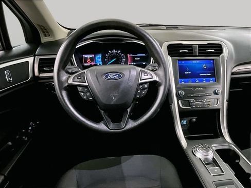 Used 2020 Ford Fusion SE FWD image 5
