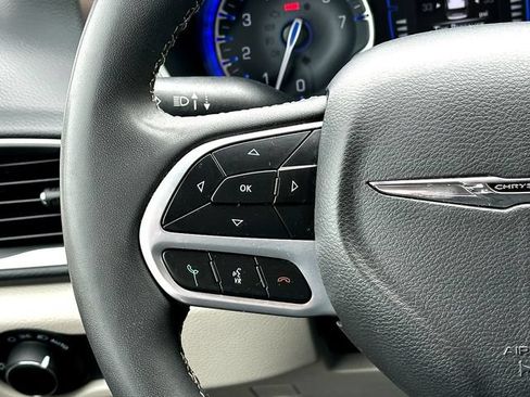 Used 2022 Chrysler Voyager LX FWD image 22