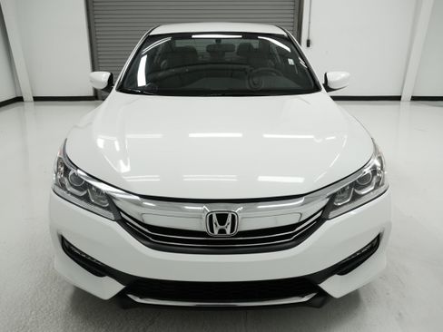 Used 2017 Honda Accord Sport Special Edition image 2