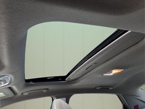New 2026 Hyundai Elantra SEL Sport FWD image 16