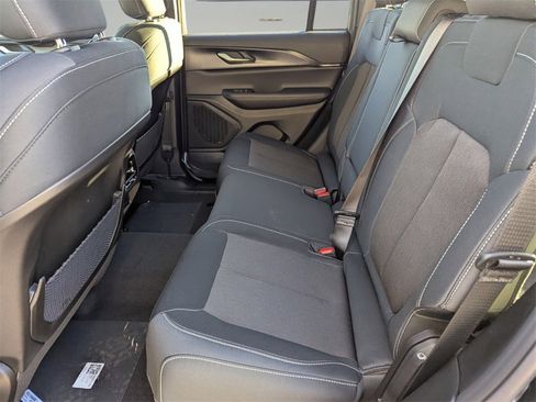 New 2025 Jeep Grand Cherokee Laredo image 8