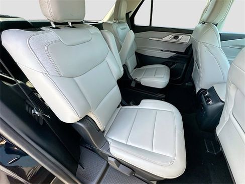 Used 2025 Ford Explorer Active w/ Active Comfort Package image 26