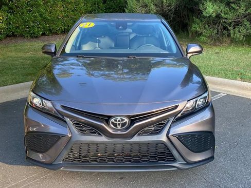 Used 2021 Toyota Camry SE AWD/4WD image 2