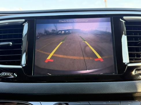 Used 2018 Chrysler Pacifica Touring-L Plus image 46