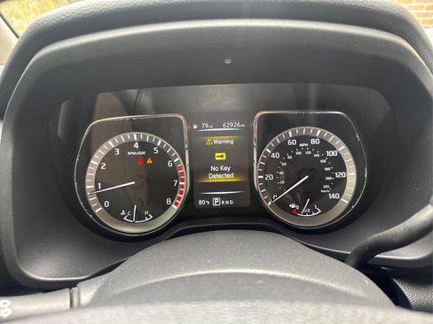 Used 2017 Nissan Titan SV image 16