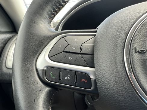 Used 2018 Jeep Compass Latitude w/ Popular Equipment Group AWD/4WD image 5