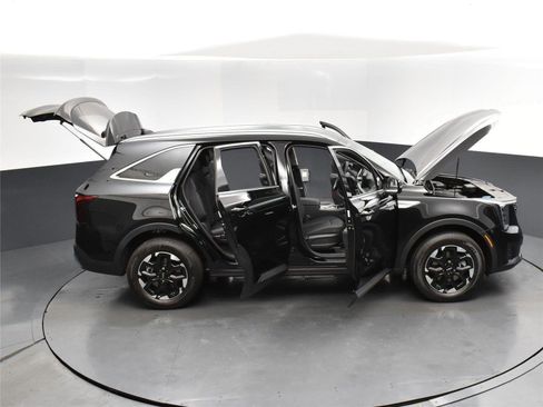 Used 2025 Kia Sorento S image 18