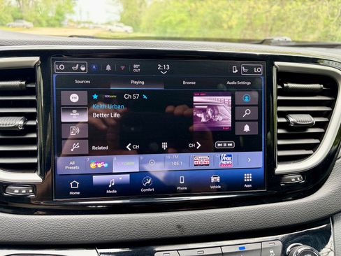 Used 2025 Chrysler Pacifica Select FWD image 26