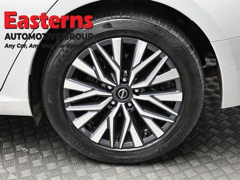 Used 2023 Nissan Altima 2.5 SV FWD image 8
