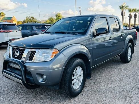 Used 2020 Nissan Frontier SV image 3