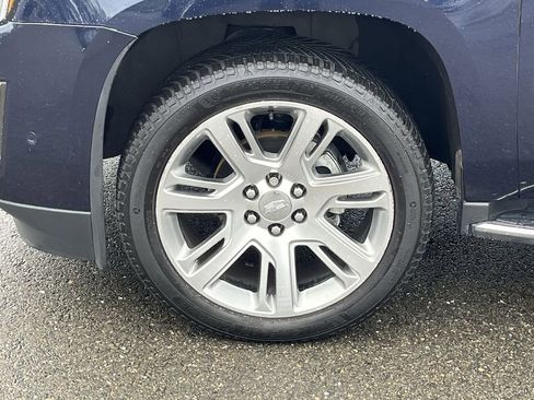 Used 2019 Cadillac Escalade ESV Premium Luxury image 26