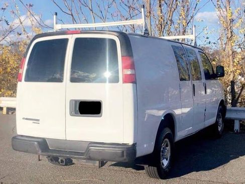 Used 2014 Chevrolet Express 3500 Extended RWD image 8