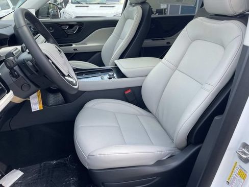 New 2026 Lincoln Aviator AWD image 21