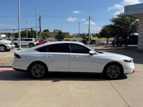 Used 2023 Honda Accord EX image 6
