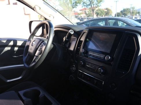 Certified 2022 Nissan Titan SV image 19