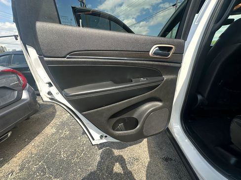 Used 2017 Jeep Grand Cherokee Limited image 21