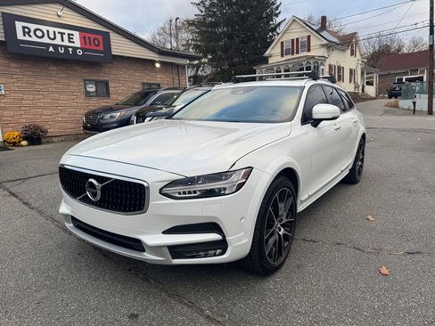 Used 2018 Volvo V90 T6 Cross Country w/ Convenience Package image 2