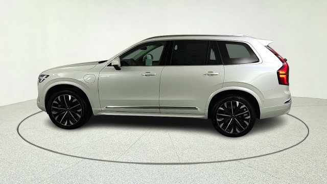 New 2026 Volvo XC90 T8 Plus w/ Protection Package AWD/4WD image 4