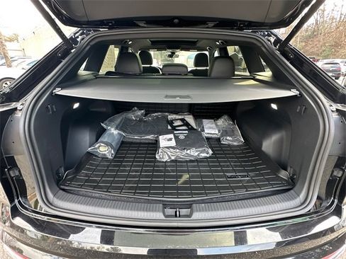 Certified 2025 Volkswagen Atlas Cross Sport SEL image 18