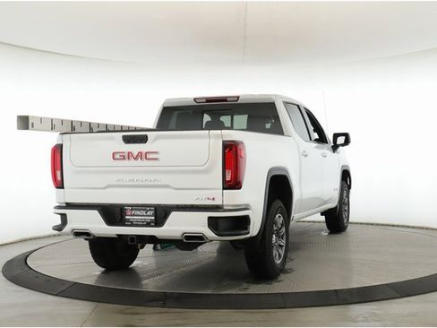 Used 2024 GMC Sierra 1500 AT4 w/ AT4 Preferred Package image 7