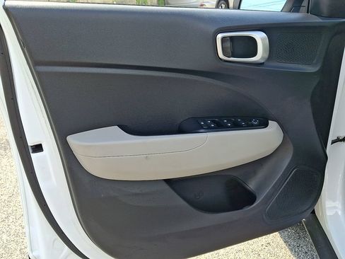 Certified 2025 Hyundai Venue SEL FWD image 13