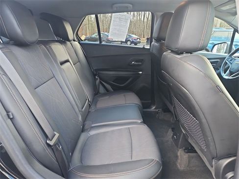 Certified 2021 Chevrolet Trax LT w/ Midnight Edition image 25