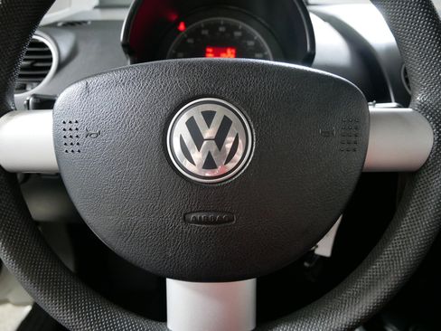 Used 2010 Volkswagen Beetle Coupe image 25