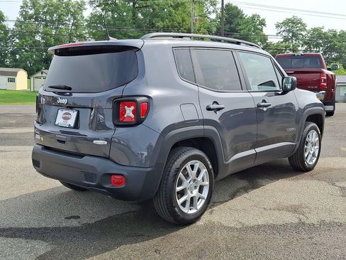 Used 2021 Jeep Renegade Latitude w/ Convenience Group AWD/4WD image 7