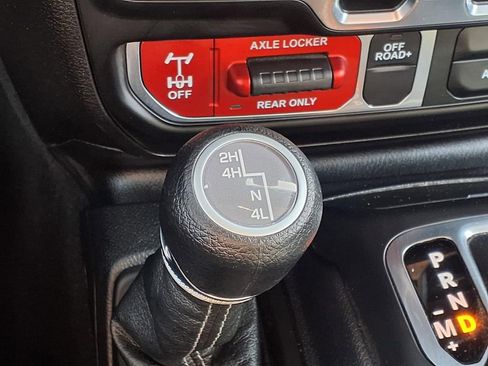 Used 2025 Jeep Wrangler Willys image 16