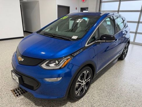 Used 2020 Chevrolet Bolt Premier w/ Infotainment Package FWD image 6