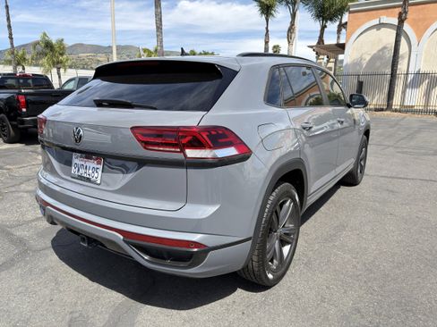Used 2021 Volkswagen Atlas Cross Sport SE w/ Panoramic Sunroof Package FWD image 8