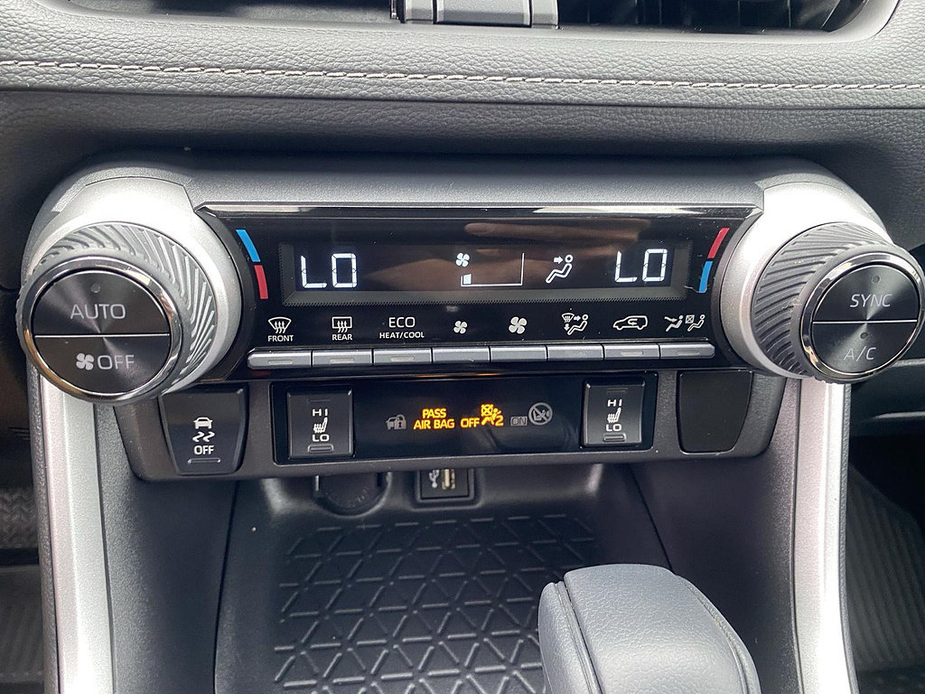Used 2025 Toyota RAV4 XLE w/ Convenience Package AWD/4WD image 27