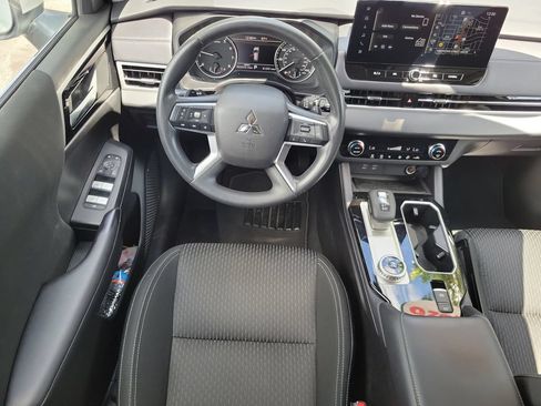 Used 2026 Mitsubishi Outlander ES FWD image 18