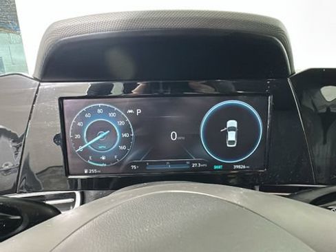 Used 2022 Hyundai Elantra SEL w/ Convenience Package FWD image 17