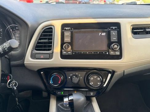 Used 2018 Honda HR-V LX image 7