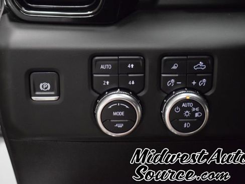 Used 2024 GMC Sierra 3500 AT4 w/ AT4 Premium Plus Package AWD/4WD image 17