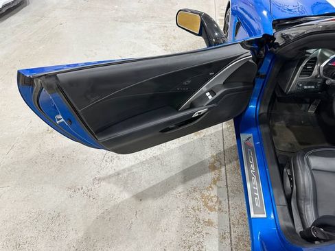 Used 2014 Chevrolet Corvette Stingray Convertible w/ 2LT Preferred Equipment Group RWD image 15
